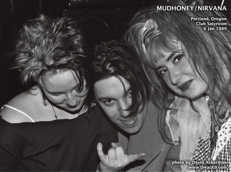 Chris Chalenor flanked by two unidentified women at Satyricon, 6 January 1989